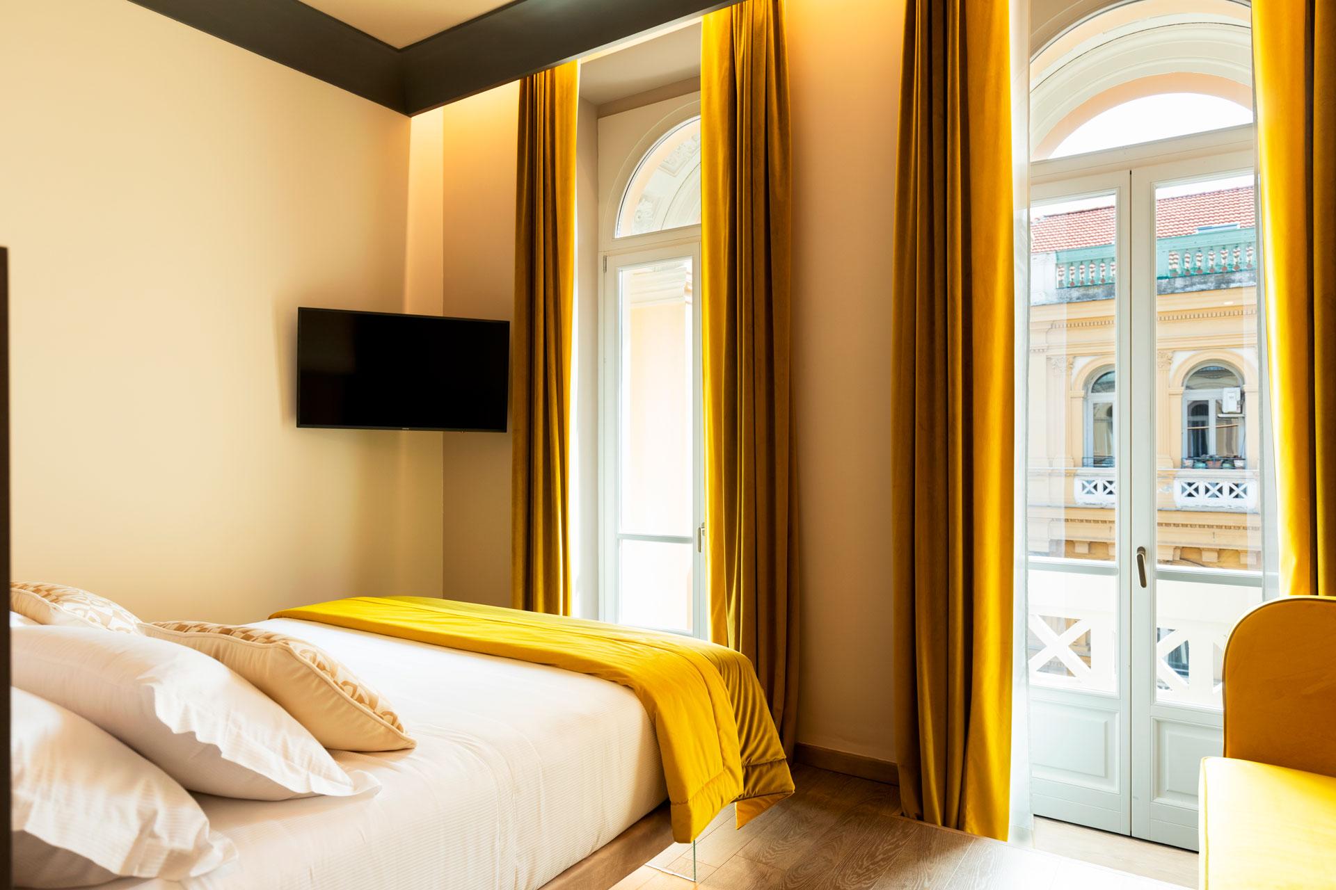 Amadomus Luxury 4* Naples