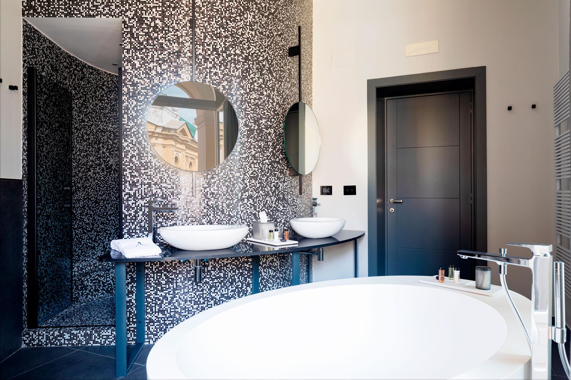 Amadomus Luxury Hotel 4*