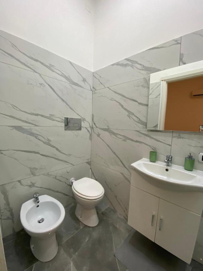 Domus Luigi Leone Ii * Naples