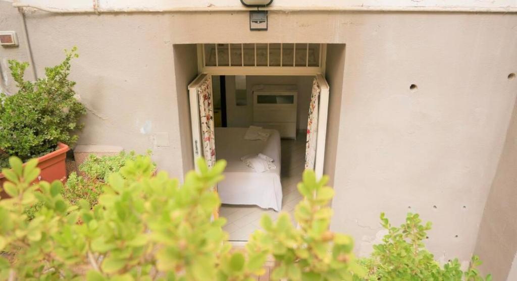 Apartment House With Garden And Parking Space In Mergellina Naples