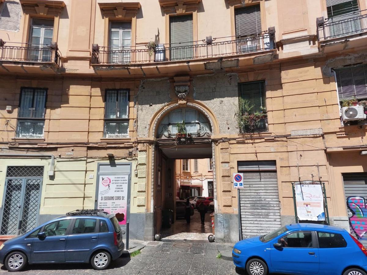 La Finestra Di Fronte Naples
