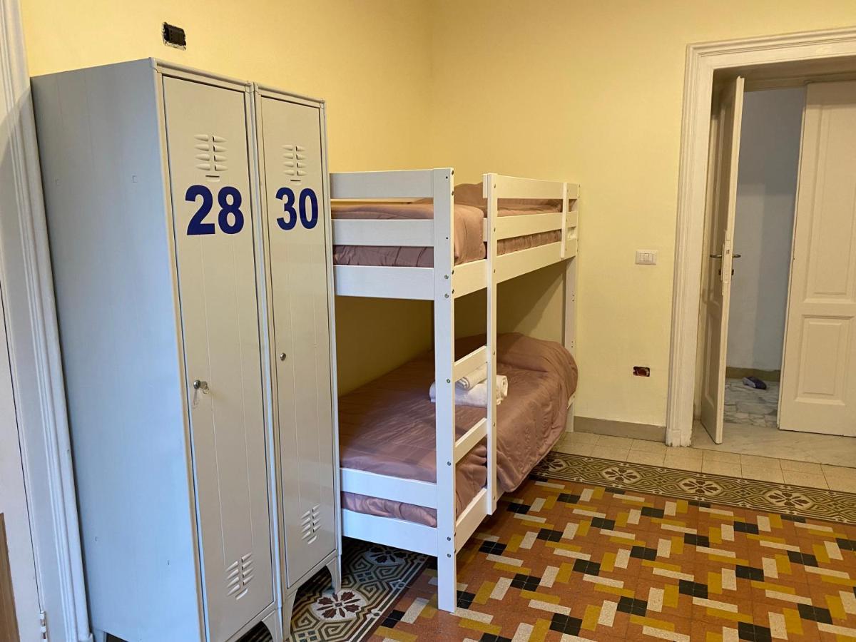 Hostel A I R H1o