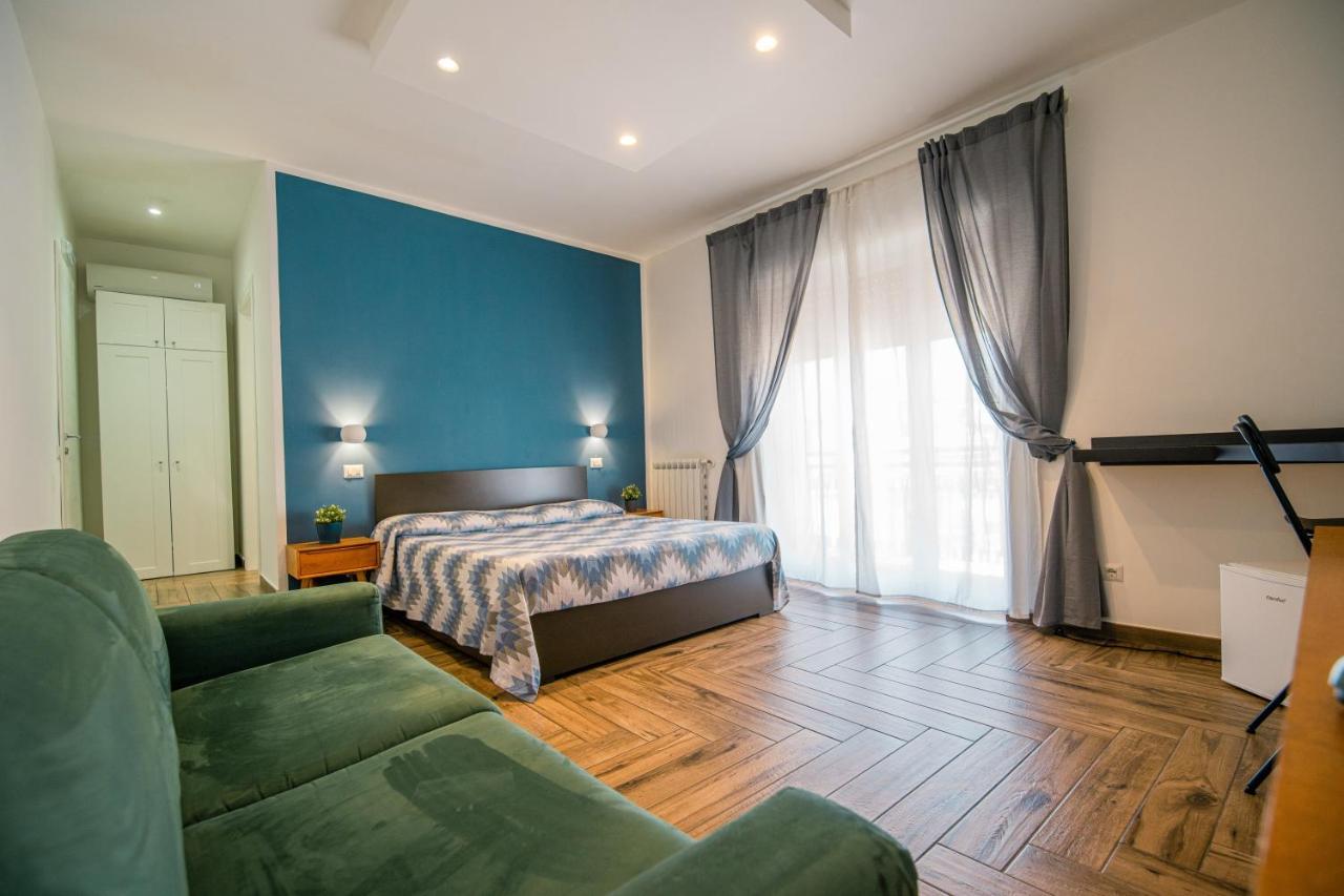 Hub Ferroviario - 12 Posti Letto Per Il Tuo Gruppo A Con Wifi E Netflix Naples