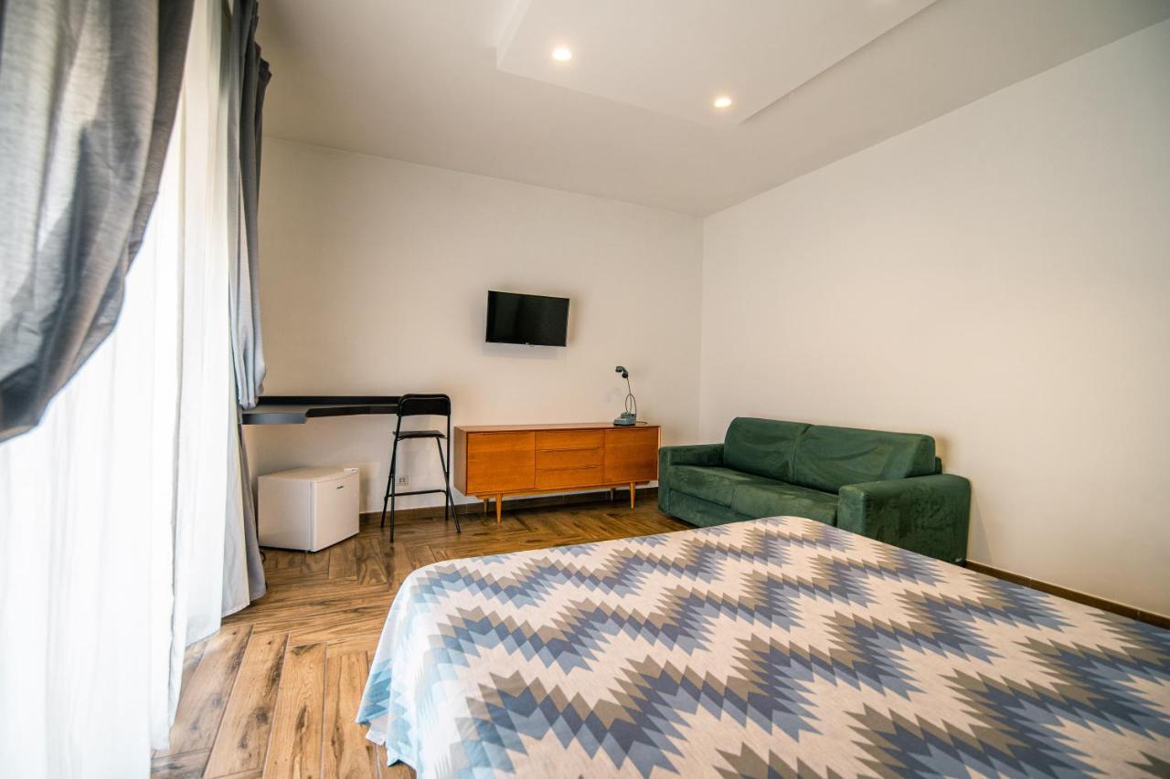 Hub Ferroviario - 12 Posti Letto Per Il Tuo Gruppo A Con Wifi E Netflix * Naples