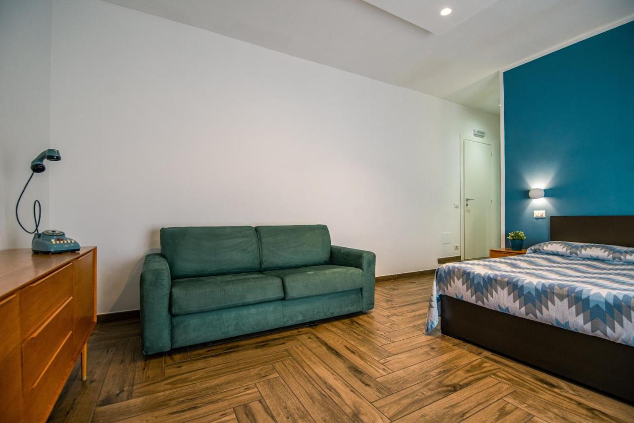 Hub Ferroviario - 12 Posti Letto Per Il Tuo Gruppo A Con Wifi E Netflix Naples