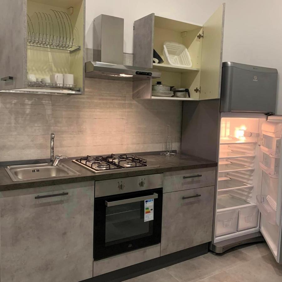 Miris Fast Comfortable Airport Capodichino 25 Minutes Walk Self Check-in Apartment
