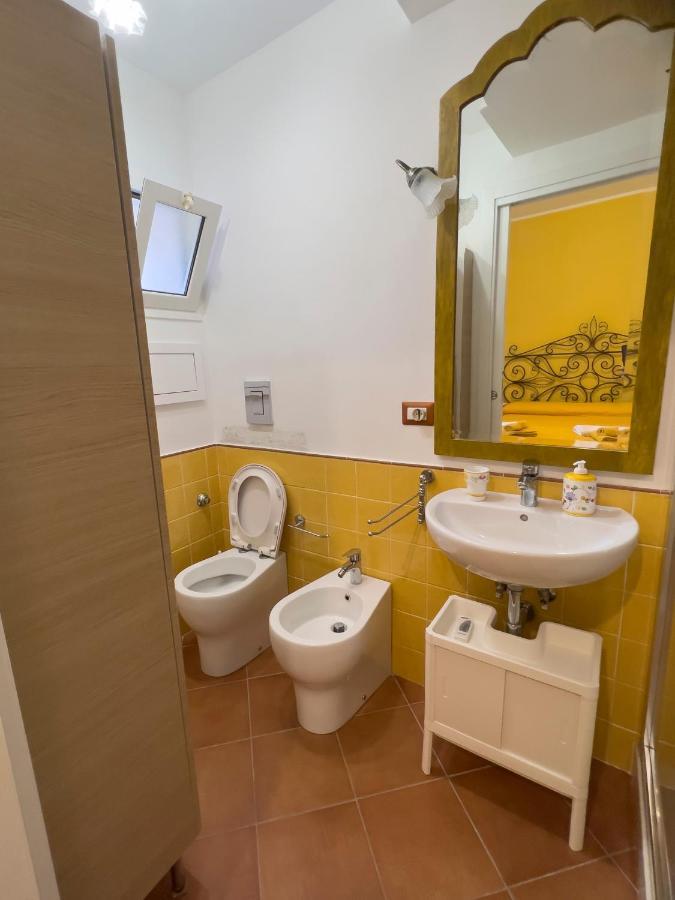 Giallo Naples