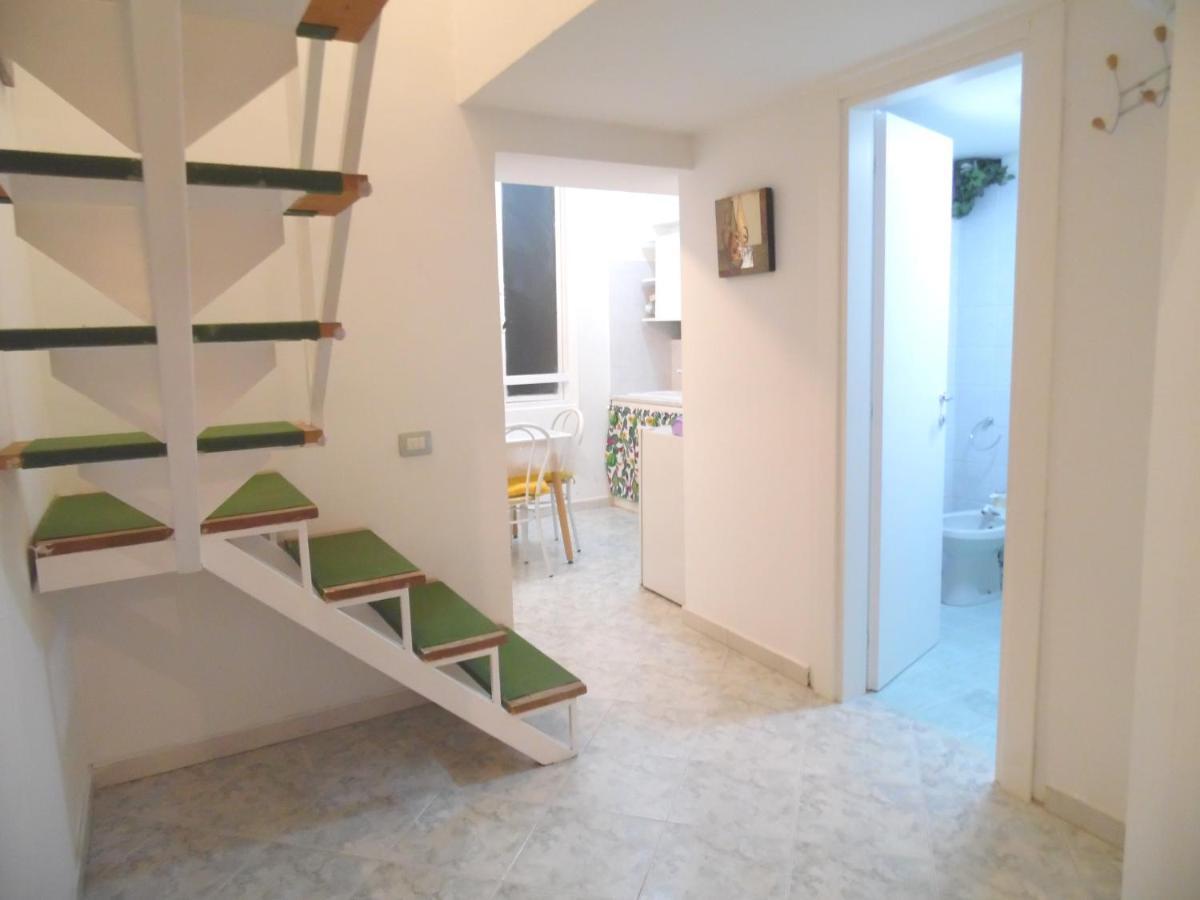 Donnaregina Apartment