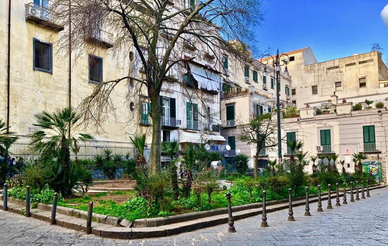 Donnaregina Apartment