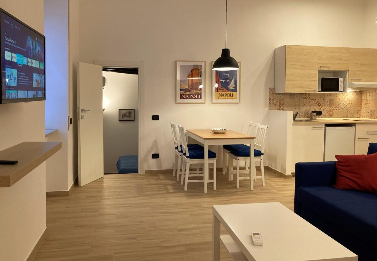 La Casa Blu Nel Cuore Storico Di Naples
