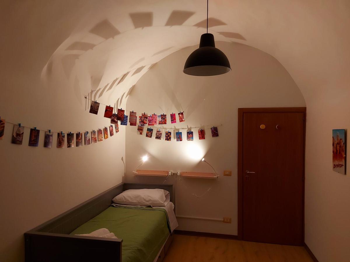 90's House