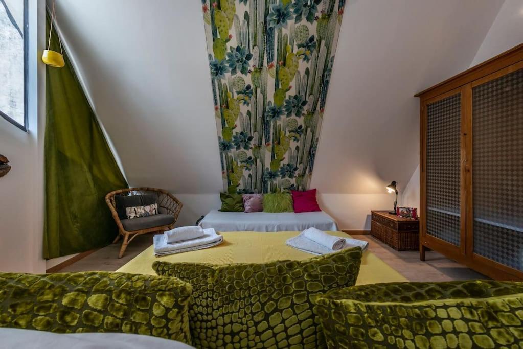 Bed & Breakfast In The History 4m *