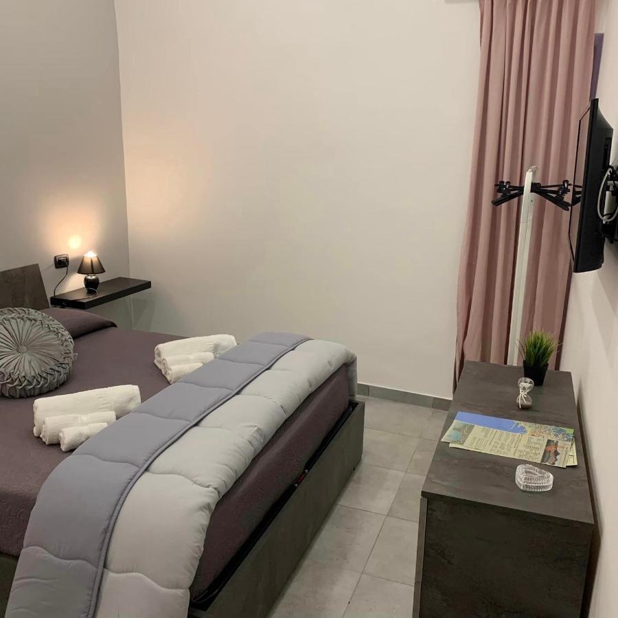 Miris Fast Comfortable Airport Capodichino 25 Minutes Walk Self Check-in * Naples