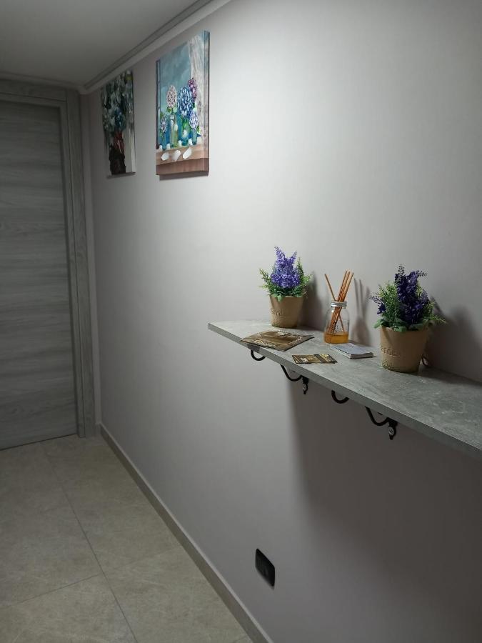 Greth House * Naples