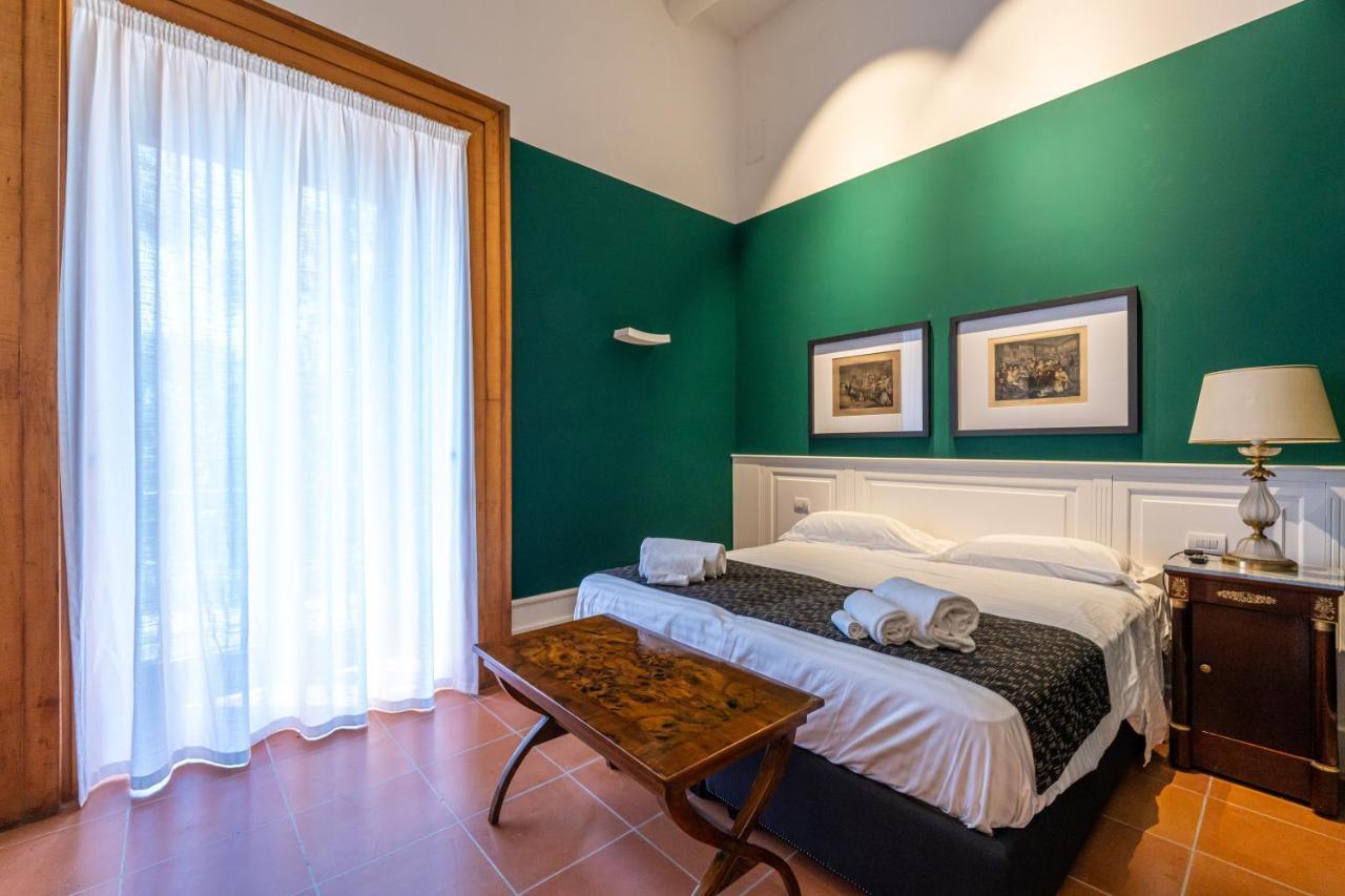 Corte Satriano * Naples