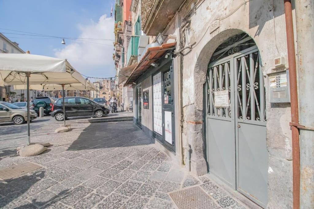 Apartment Caracciolo 36