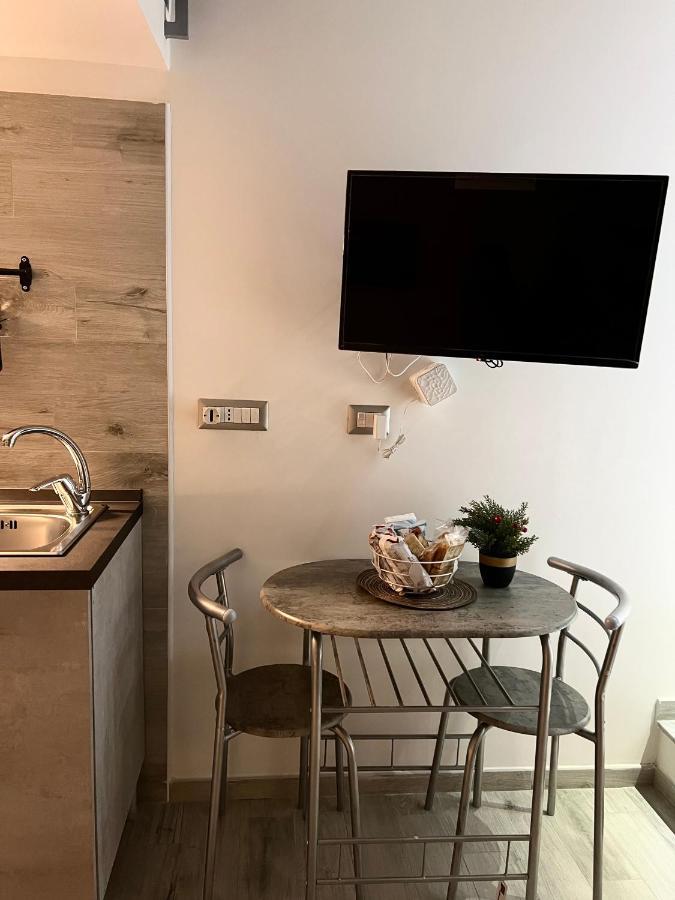 Bed & Breakfast La Casa Di Raffaele Centro Naples