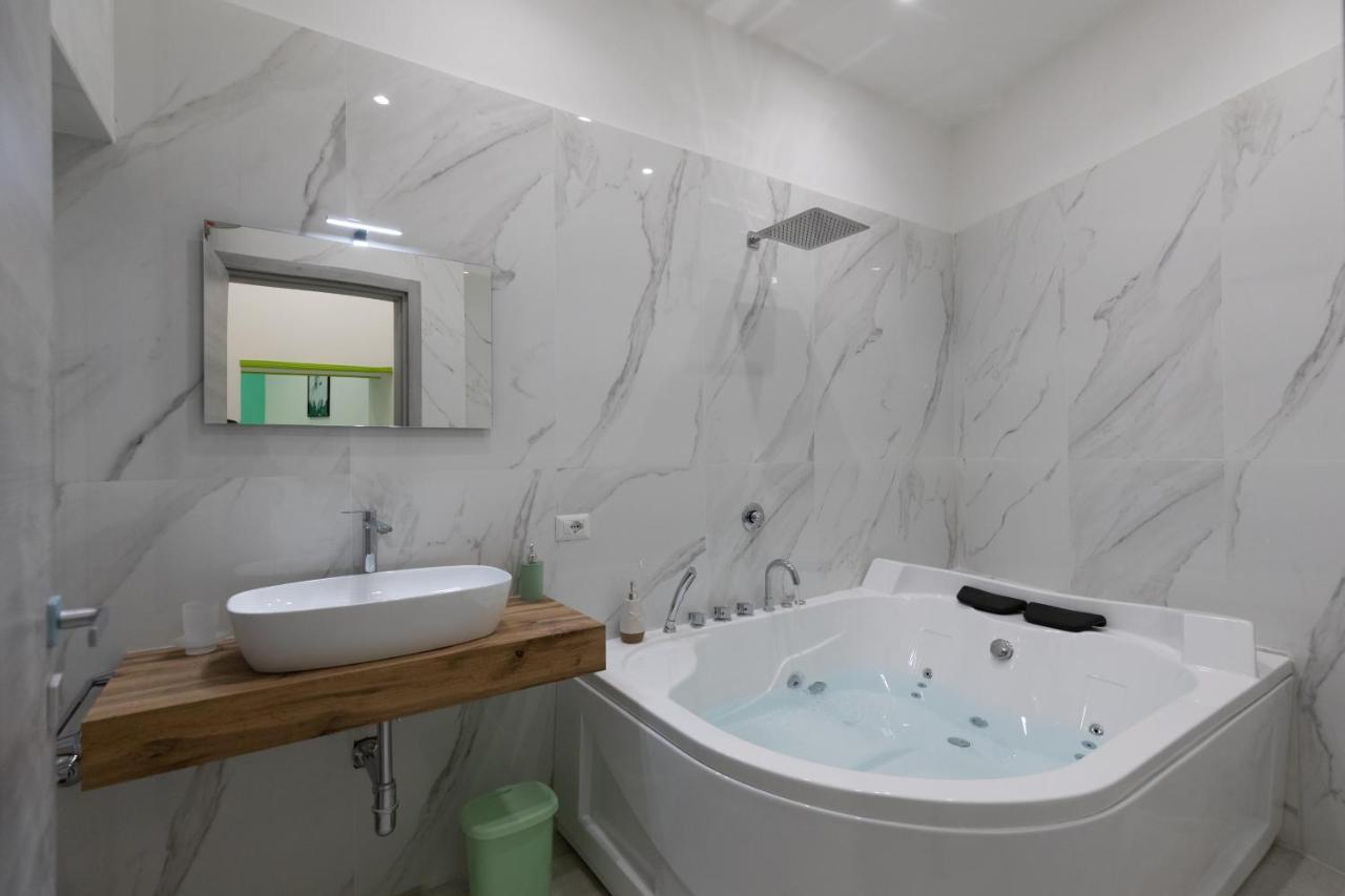 Guest house My Brilliant With Jacuzzi 2 Steps From St Toledo Naples
