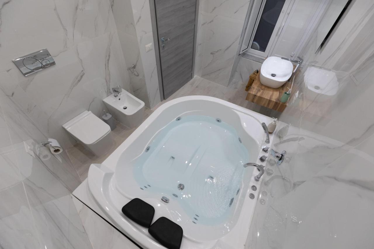 Guest house My Brilliant With Jacuzzi 2 Steps From St Toledo *
