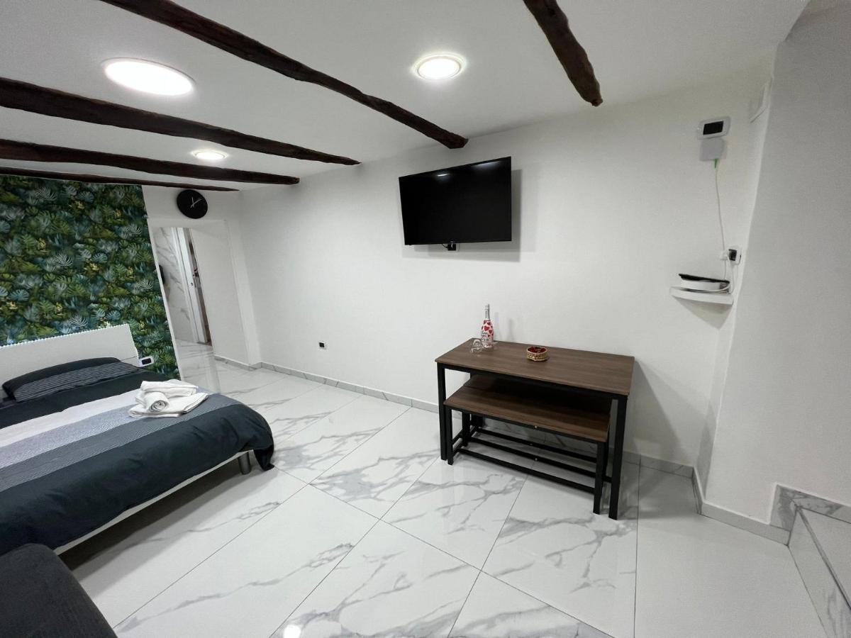 Nuvisa Naples