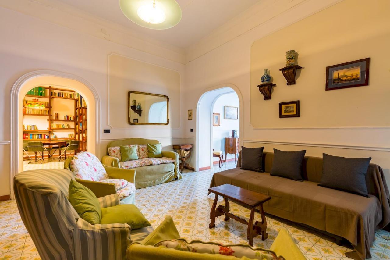 Apartment Paola - Hidden Panoramic Garden And Terraces By Napoliapartments