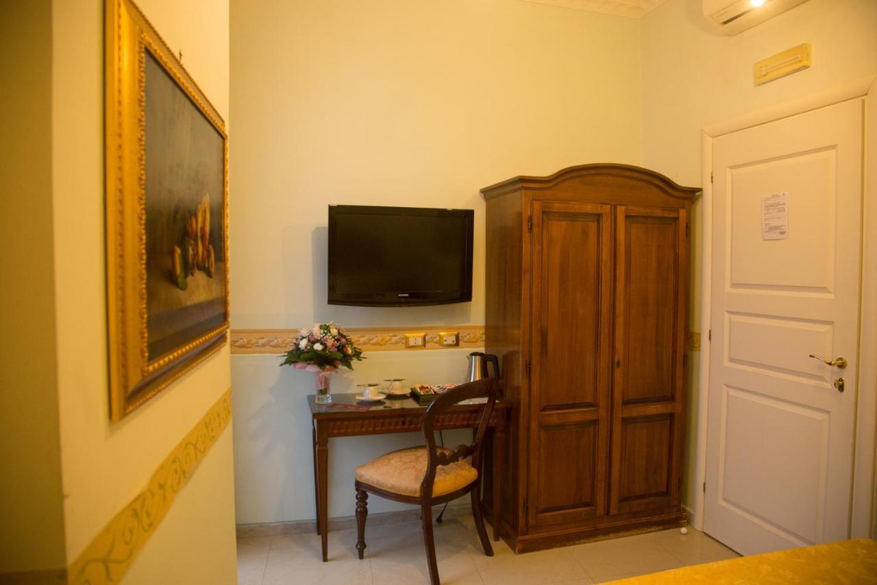 Art Santa Brigida 3* Naples