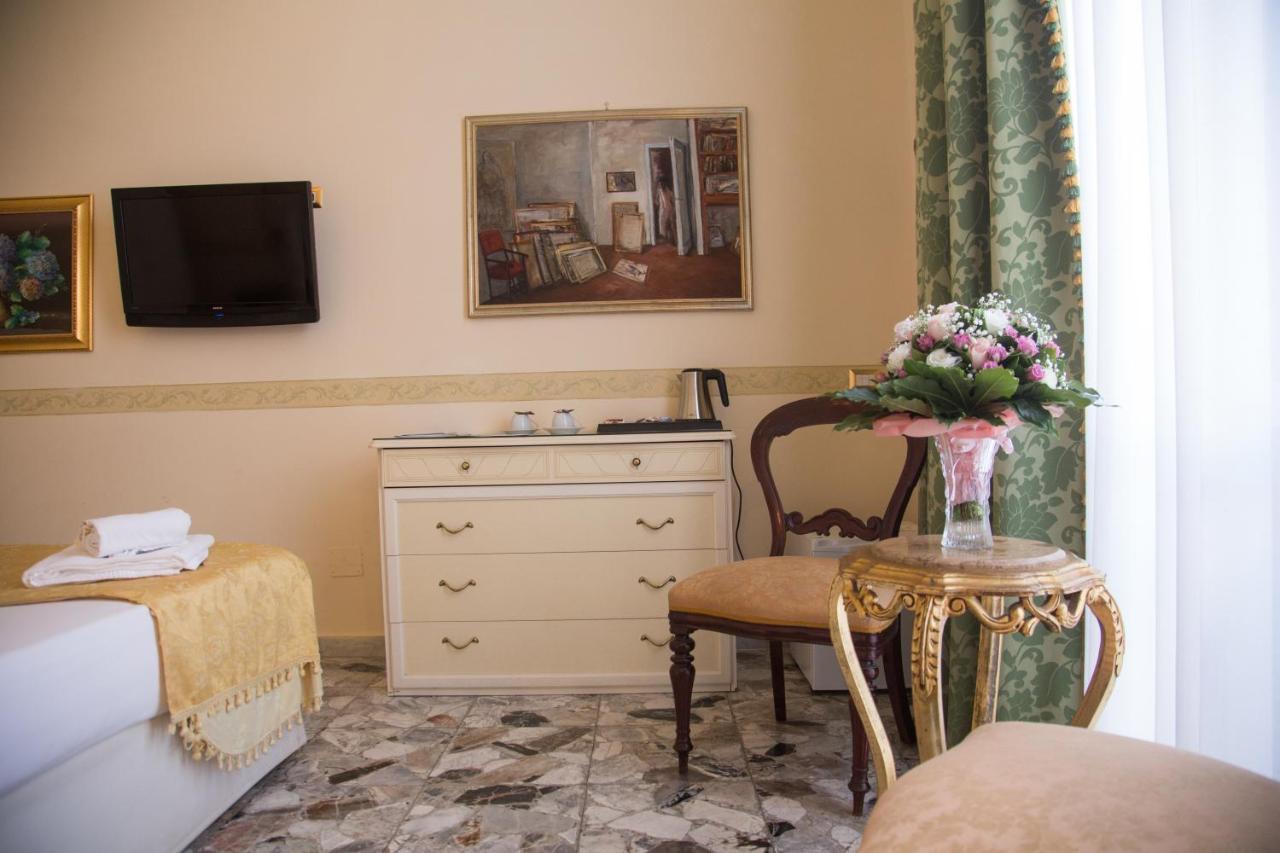 Art Santa Brigida 3* Naples