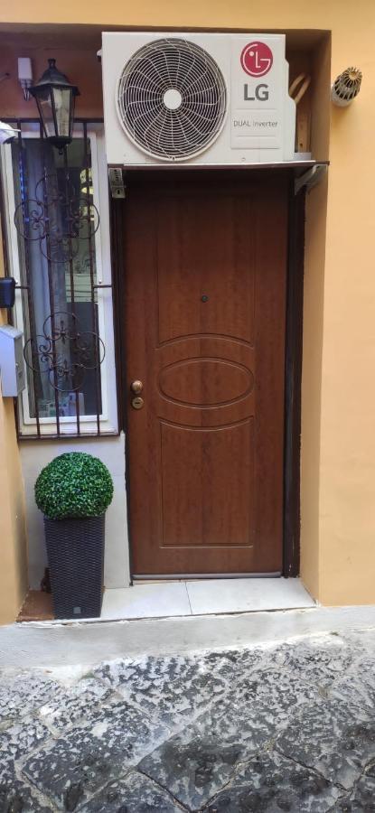 Bed & Breakfast Casina In Via Foria Naples