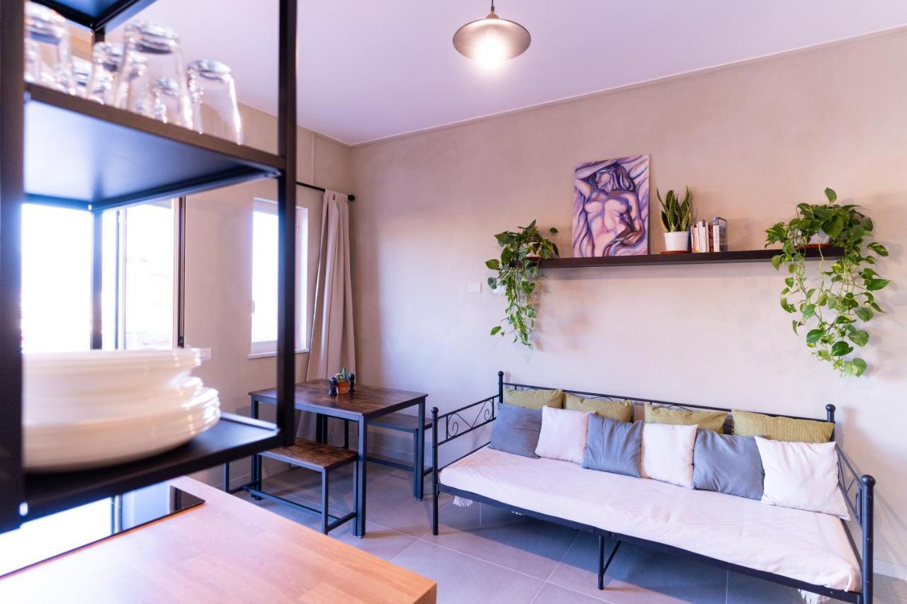 Tiny Daisy House Apartment *