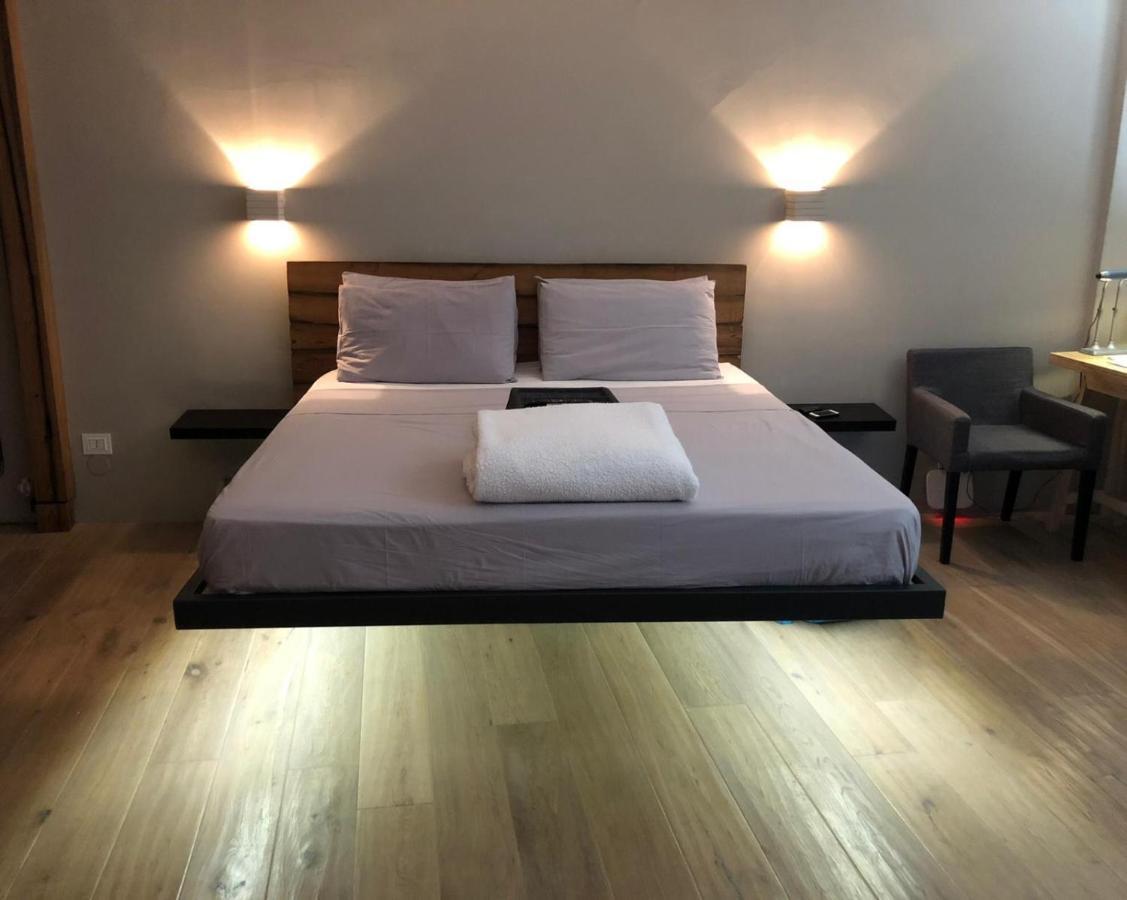 Super Design Centro Con Sky Wifi Veloce E Netflix Naples
