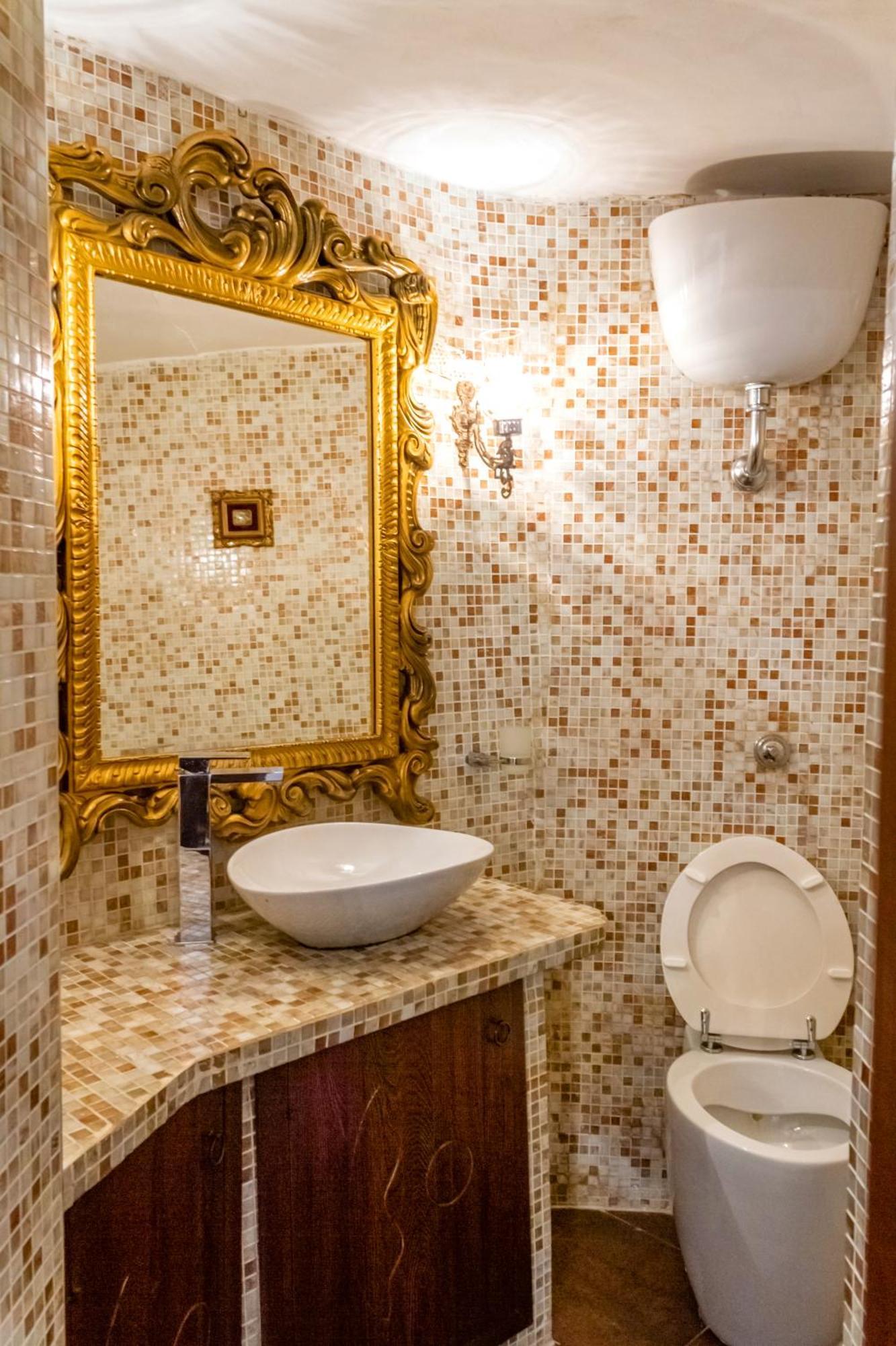 Vesuvio Garden E Spa, Host