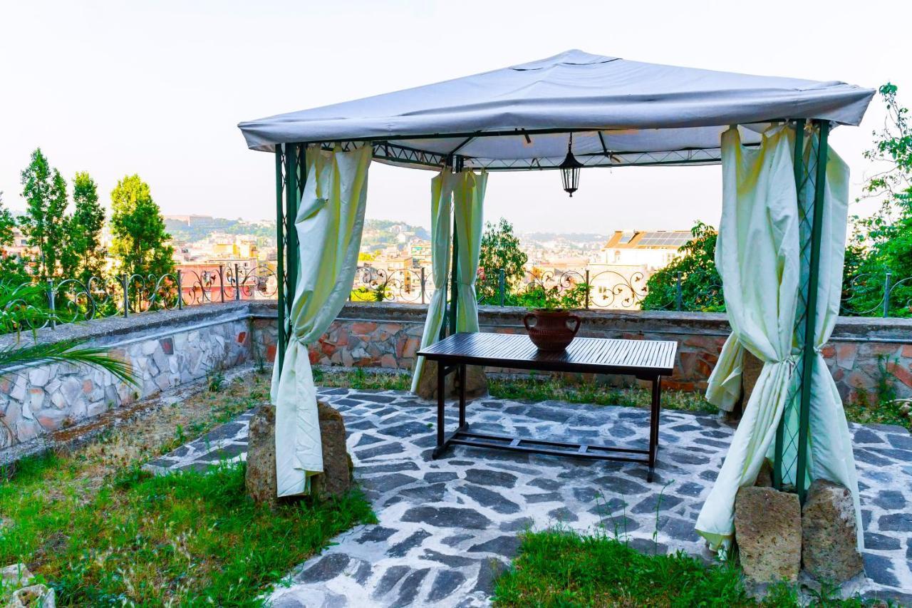 Vesuvio Garden E Spa, Host