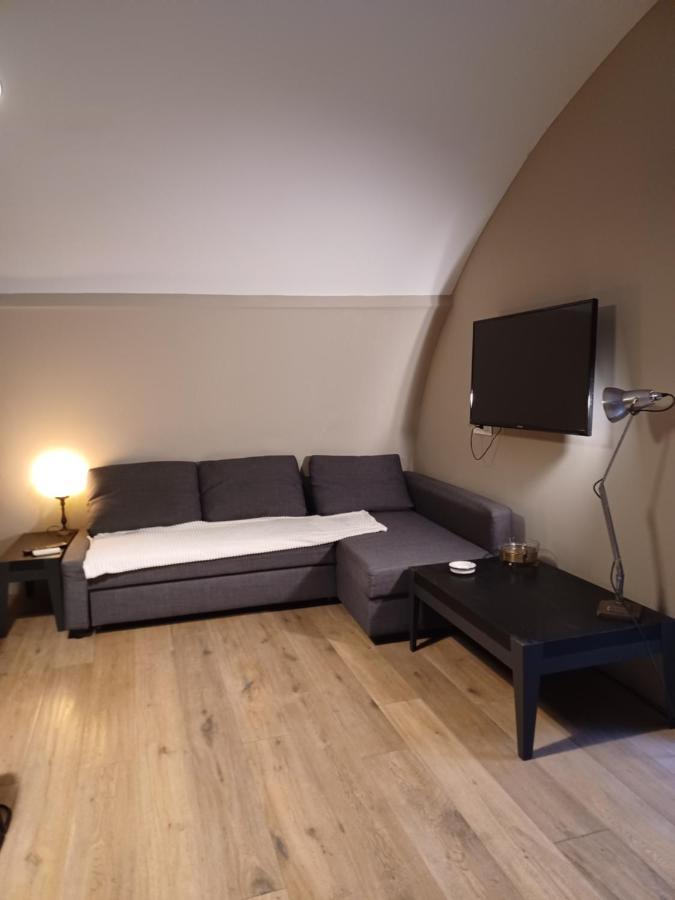 Super Design Centro Con Sky Wifi Veloce E Netflix * Naples
