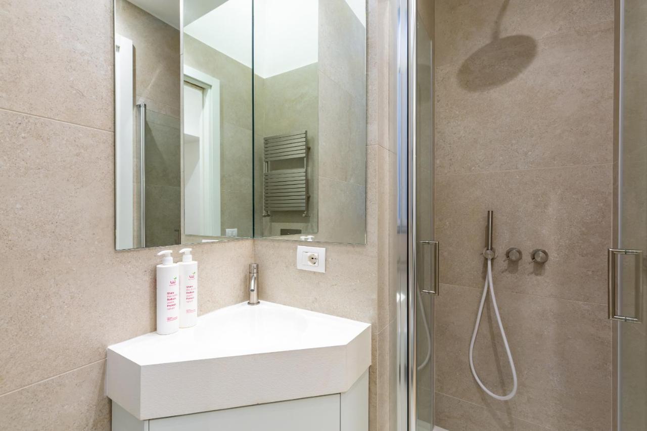 Cozy In Chiaia District By Wonderful Italy Apartment *