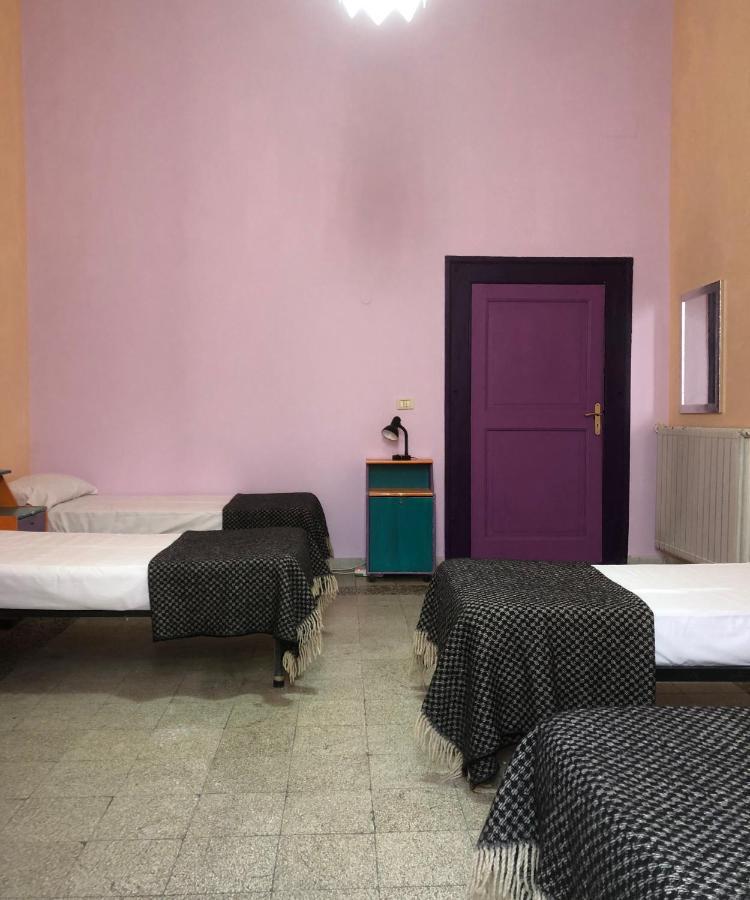 6 Small Hostel *