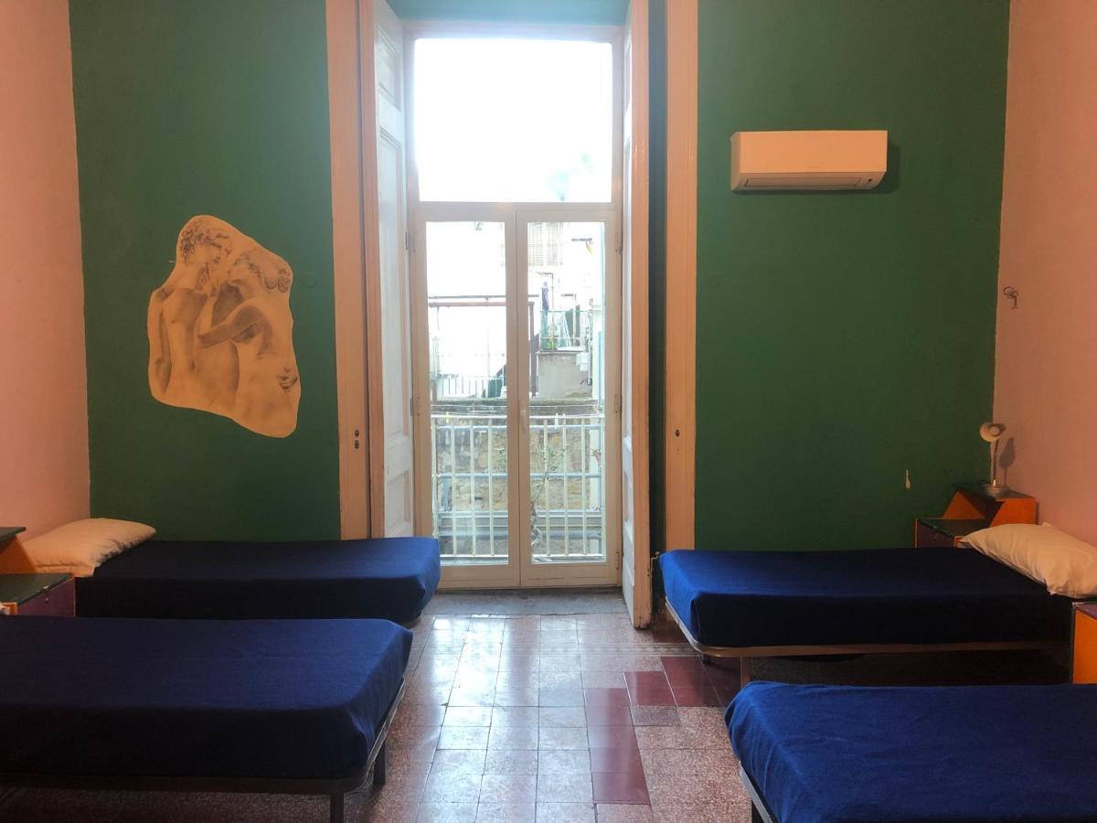 6 Small Hostel Naples