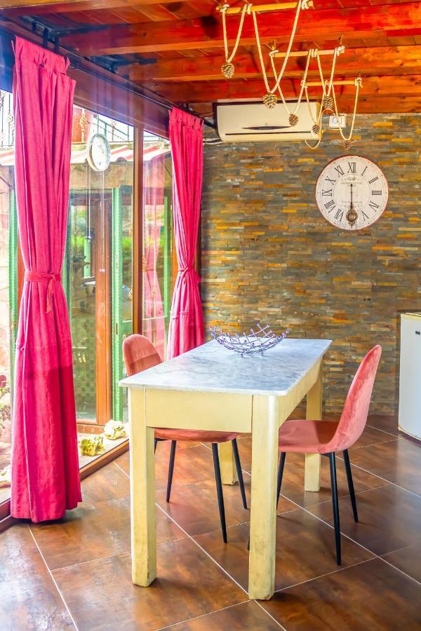 Vesuvio Garden E Spa, Host
