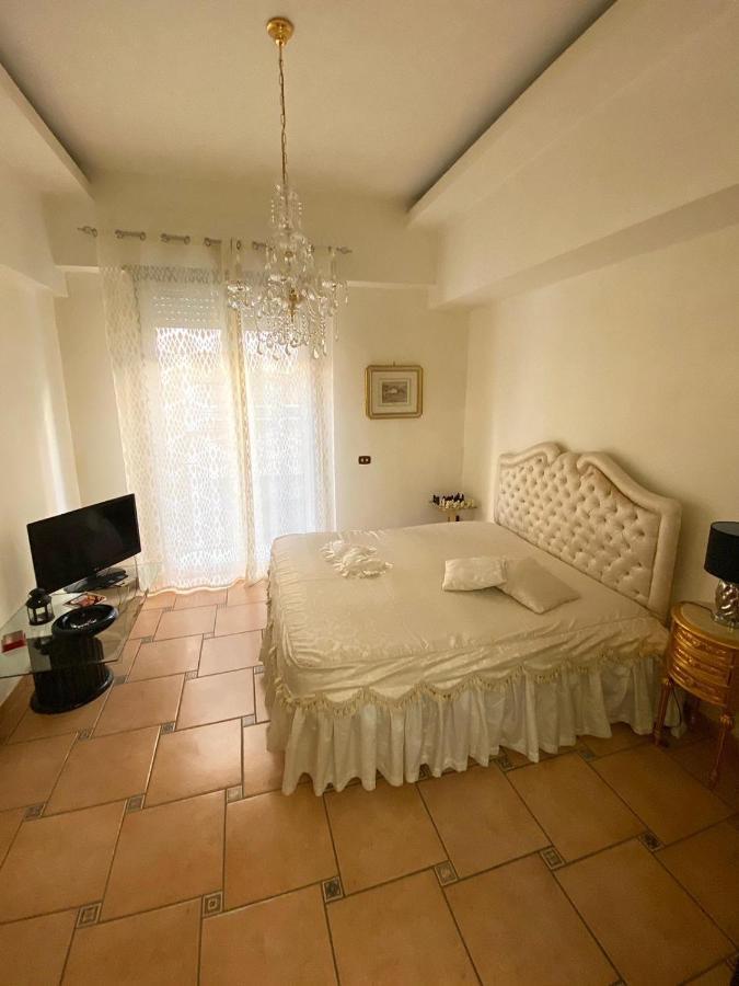 House Fox * Naples