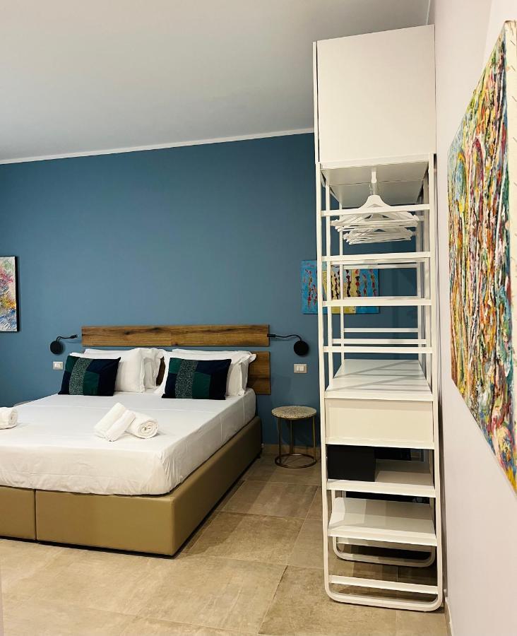 Avio Naples
