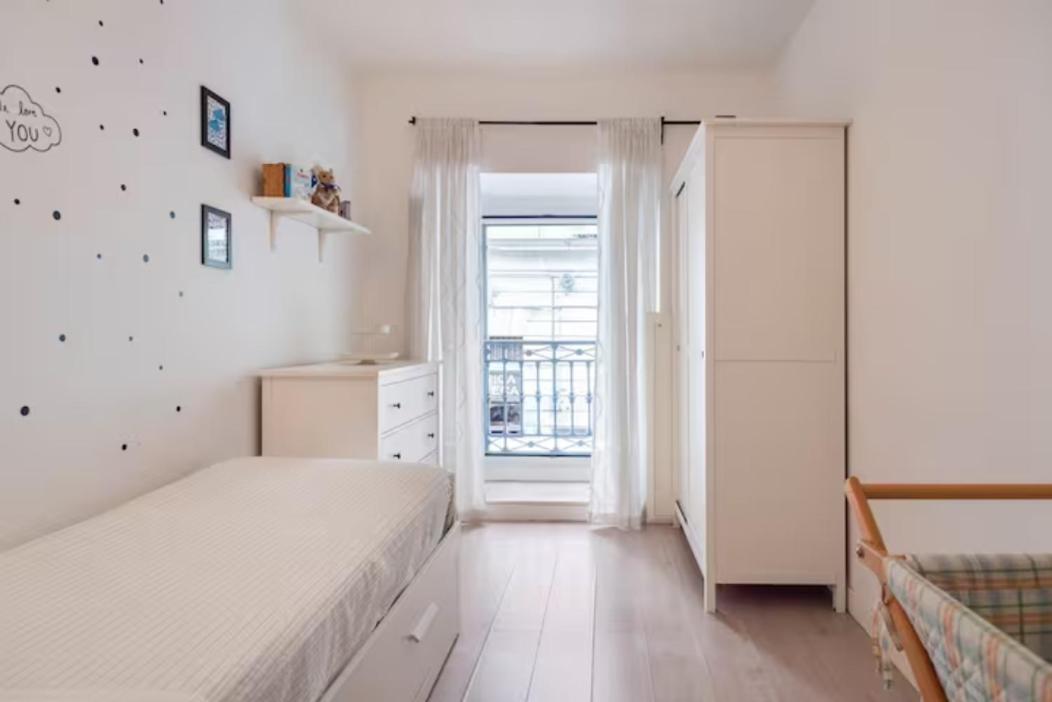 The White Side Apartment *