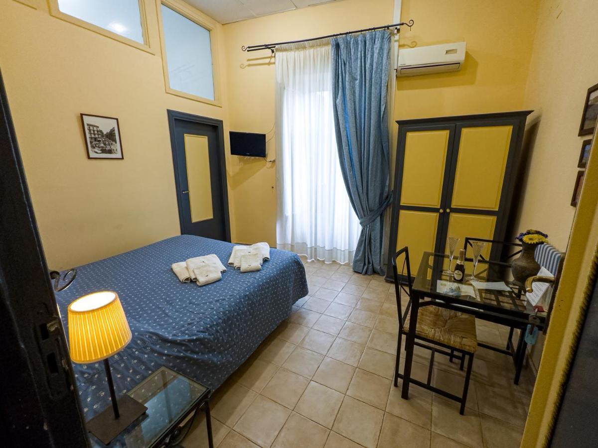 Monteoliveto 2* Naples