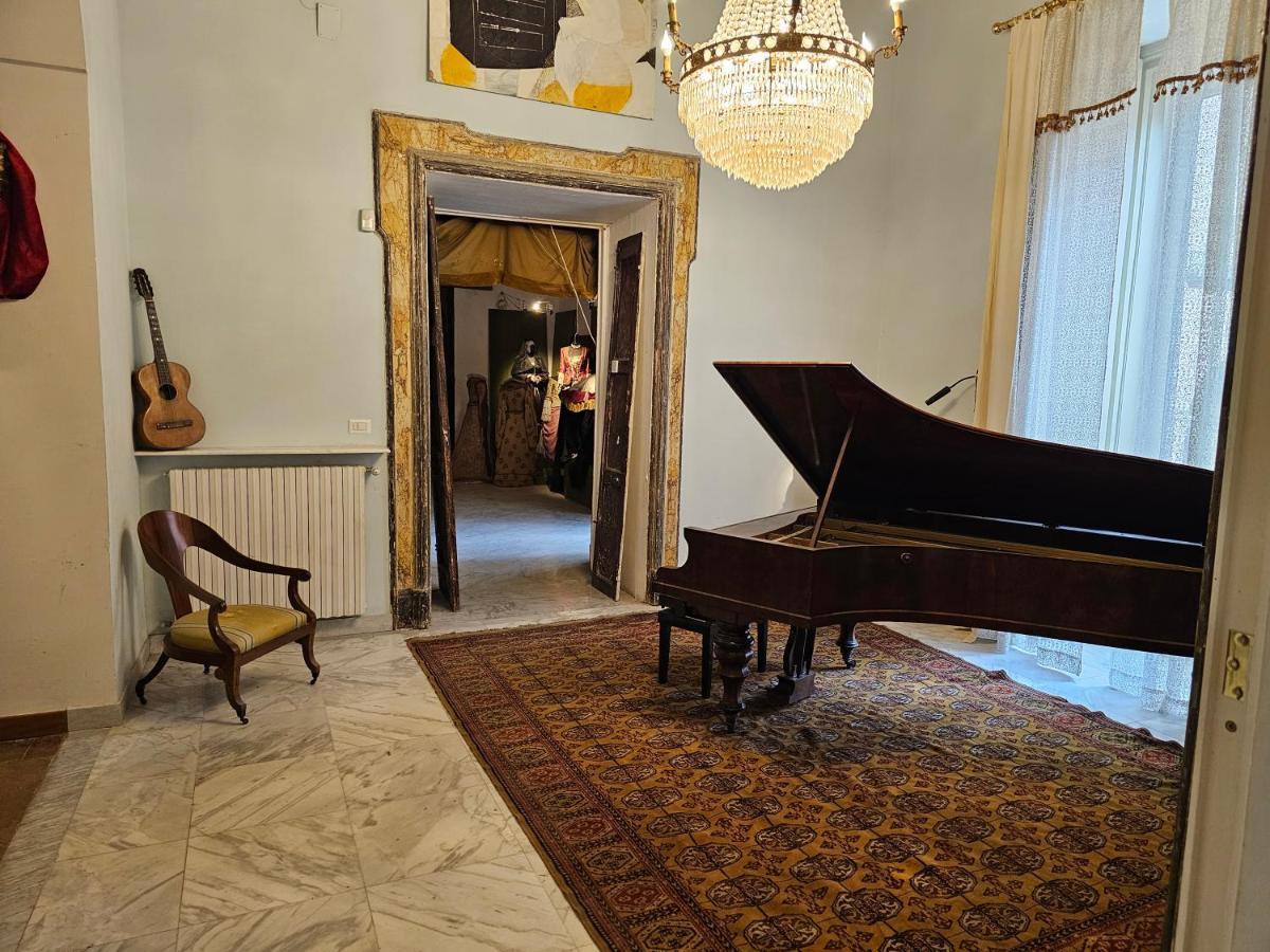 The Spanish Palace, Suites, Rooms, & Terraces 3* Naples