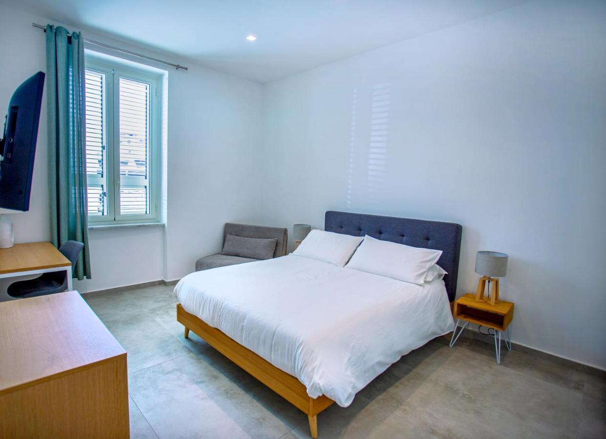 Cosmo 38 Luxury Apartment