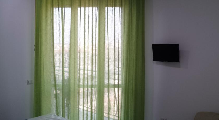 Floor Rentrooms Naples