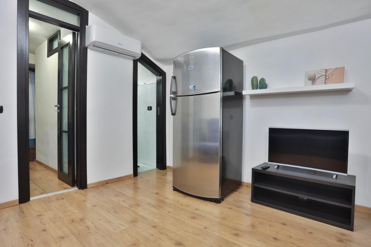 An Arch Downtown Apartment