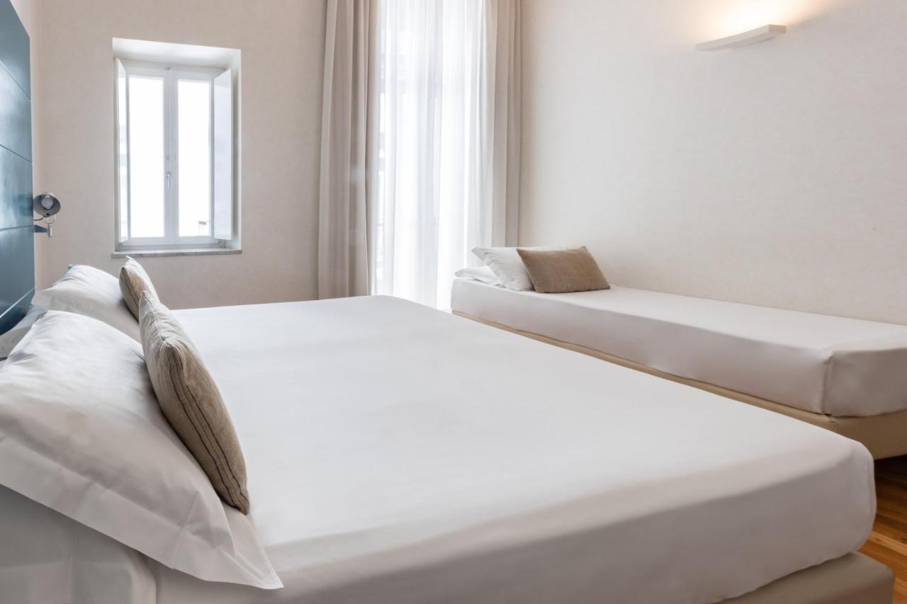 Hotel Piazza Bellini & 3*