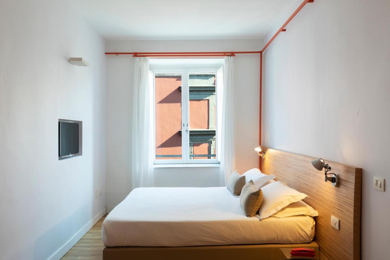 Piazza Bellini & Hotel Naples