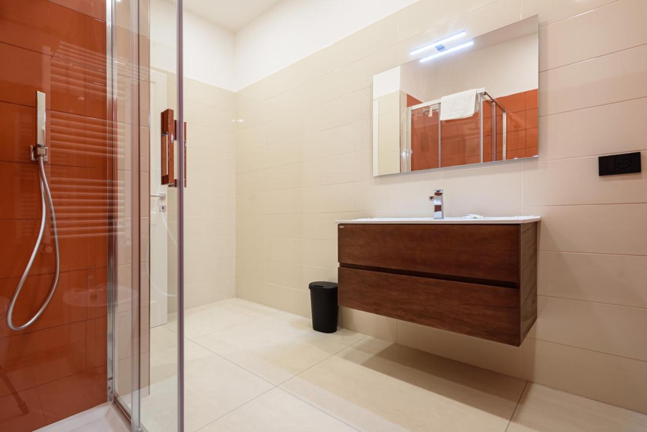 Via Niccolo Tommaseo 4 - 3 Apartment *