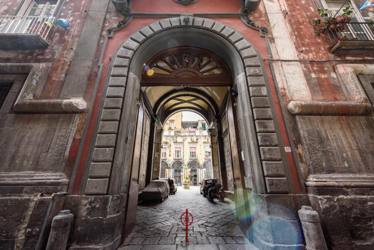 Via Atri 37 *