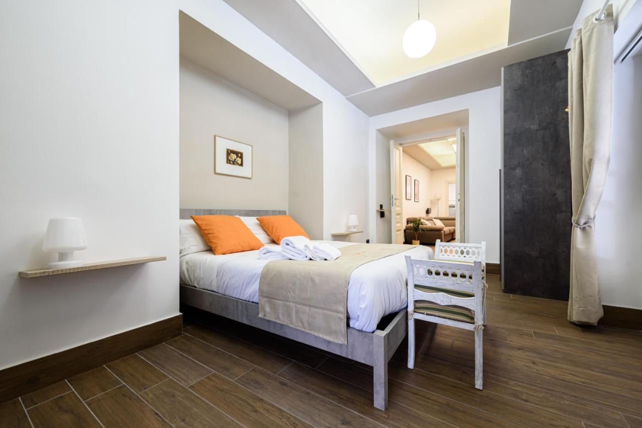 Apartment Piazza Nicola 14 Naples